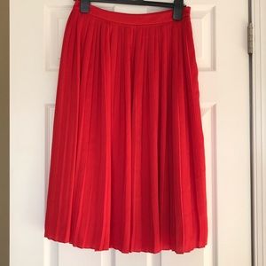 Pleated 🍒 red midi skirt from Banana Republic